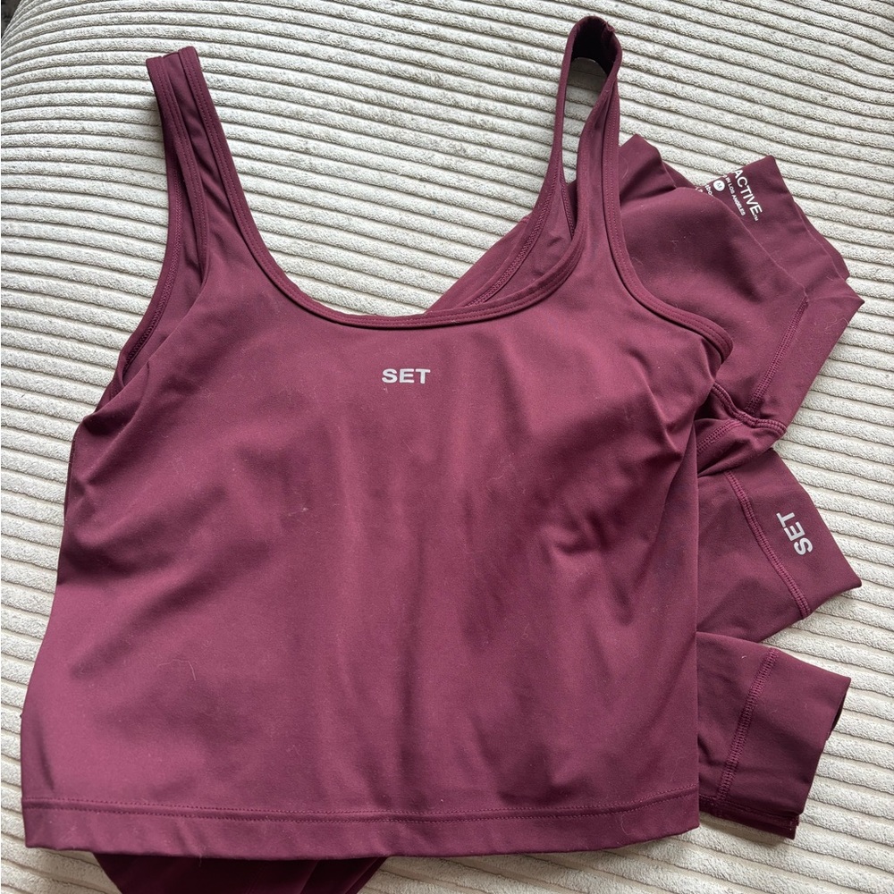 Set Active SPORTBODY® DOUBLE SCOOP TANK BRA and LEGGINGS